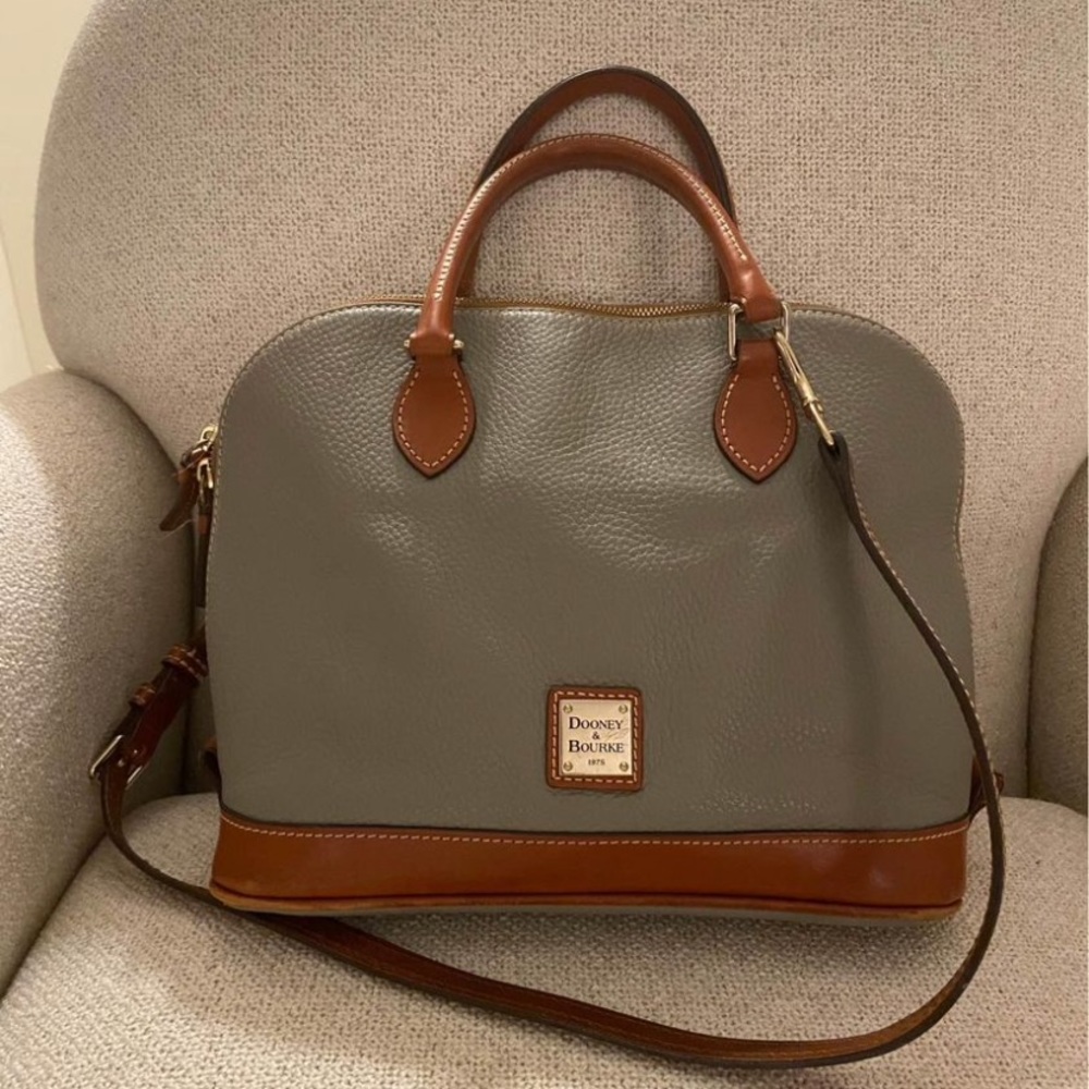 Dooney & Bourke light grey shoulder bag